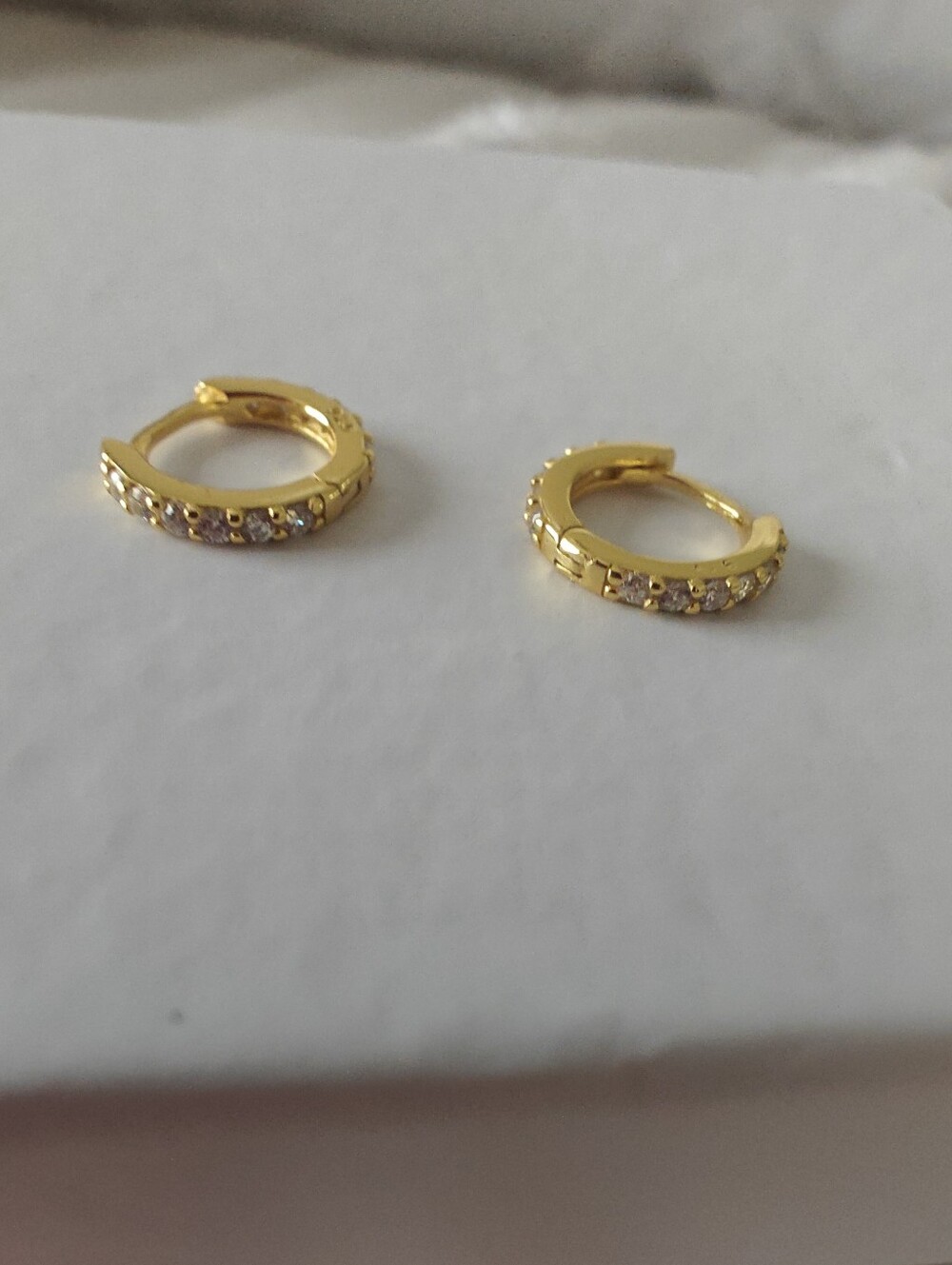 925 Gold Cubic Zurconia Modern Huggie Hoop Earrings NWOT - Great Gift 🎁